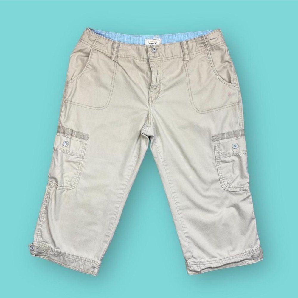 Levis Cargo Capris